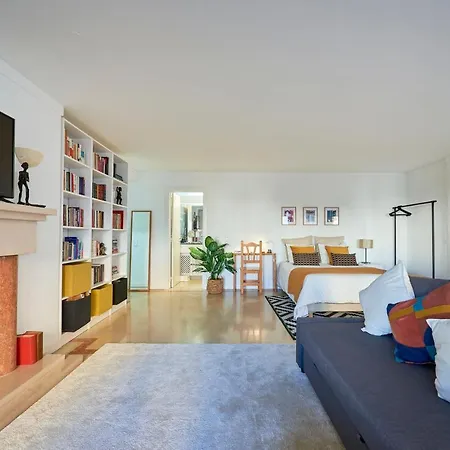 Modern With Swiming Pool & Garage -