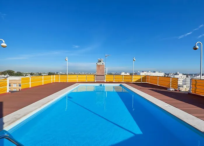 Modern With Swiming Pool & Garage - דירה *