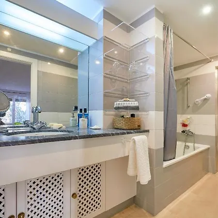 Modern With Swiming Pool & Garage - Appartement *